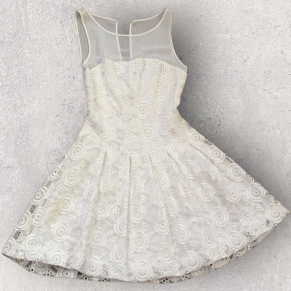 bebe Dresses & Skirts - Bebe • White Stitched Pattern Dress • 00